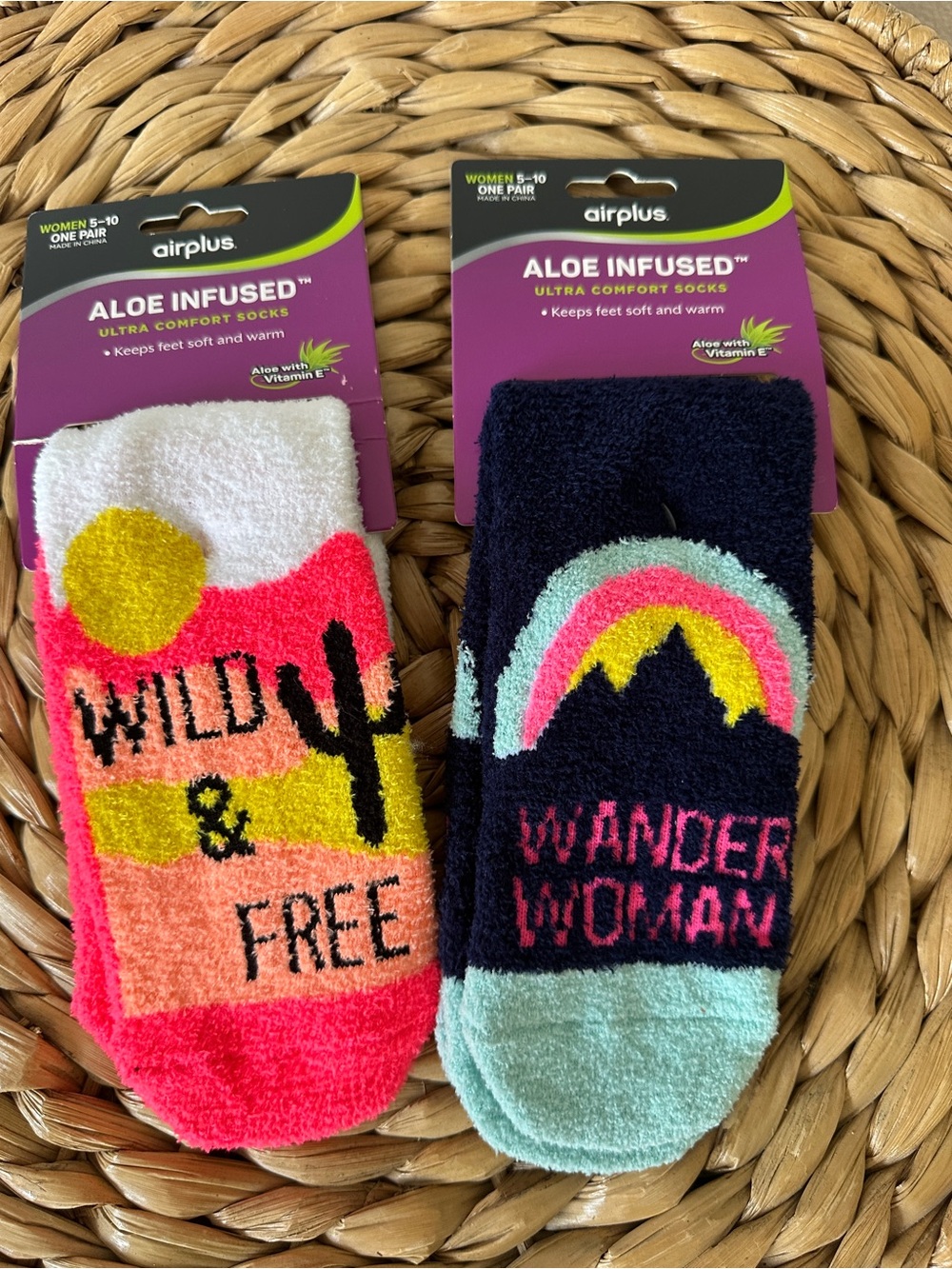 NWT Airplus Aloe Infused Ultra Comfort Fuzzy Socks Set Mountain Cactus Southwest
